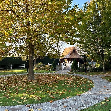 Hotel Nad Raba - Бохня Экстерьер фото
